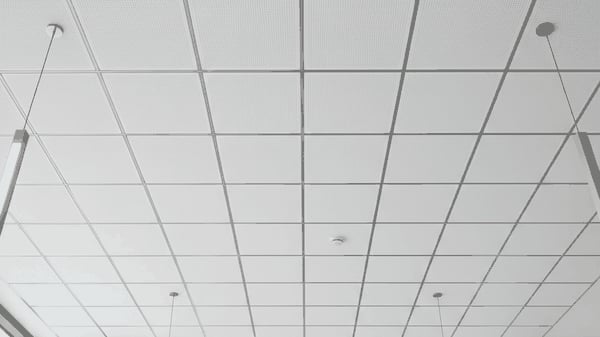 Можно ли монтировать эти потолки на деревянные перекрытия или стены из гипсокартона — подвесной потолок Можно ли монтировать эти потолки на деревянные перекрытия или стены из гипсокартона — фото подвесной потолок | ТрансМонСтрой